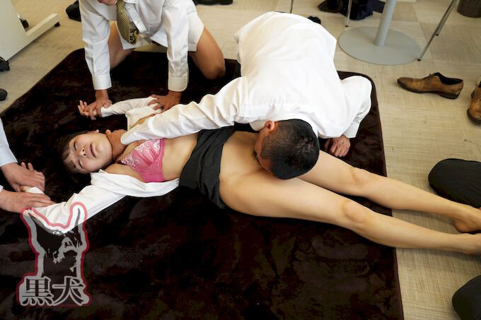 ワガママ放題な生意気女社員を監禁調教!佐藤ののか 9枚目