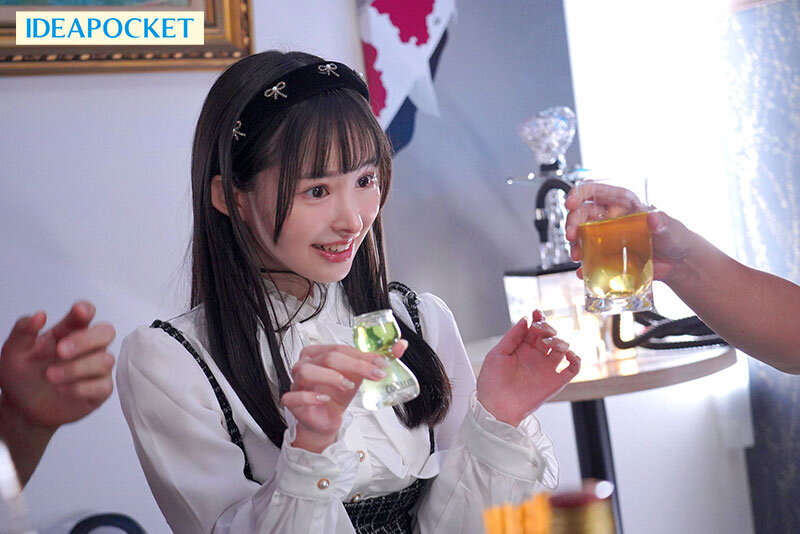 清楚系アイドルの彼女が打ち上げで泥●して関係者チ●ポ喰いまくりのド淫乱ビッチ化!? SNS炎上待ったなしのNTR映像 山田鈴奈 2枚目