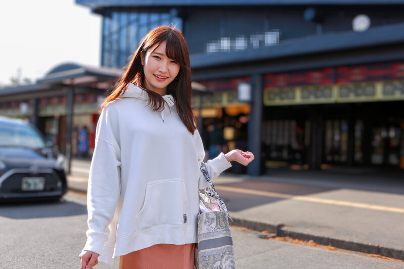 総勢10人!素人女子のガチ恋SEX一泊旅行~恋人気分でいちゃラブ中●しエッチしちゃいました! 1枚目