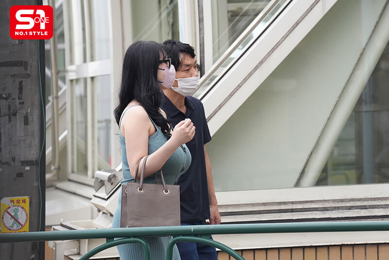 顔よりデカい胸のせいで…乳だけで身バレしてしまった人妻風俗嬢の末路…。 旦那不在の間、ご近所さん御用達のヤラれ放題Mカップ みなみ羽琉 4枚目