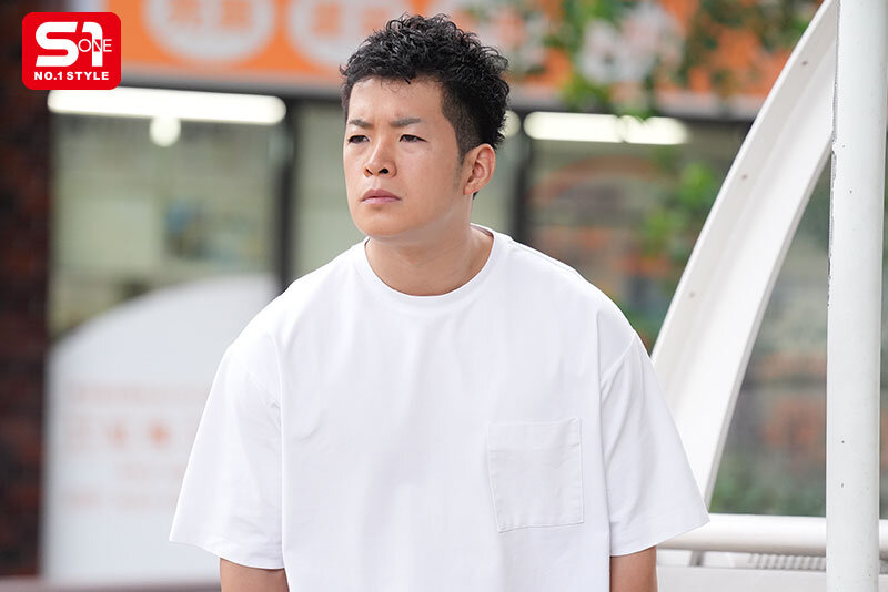 顔よりデカい胸のせいで…乳だけで身バレしてしまった人妻風俗嬢の末路…。 旦那不在の間、ご近所さん御用達のヤラれ放題Mカップ みなみ羽琉 5枚目