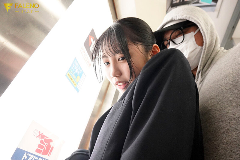 毎朝の通学で股間を弄られM覚醒させられた相手は… 浜辺やよい 1枚目