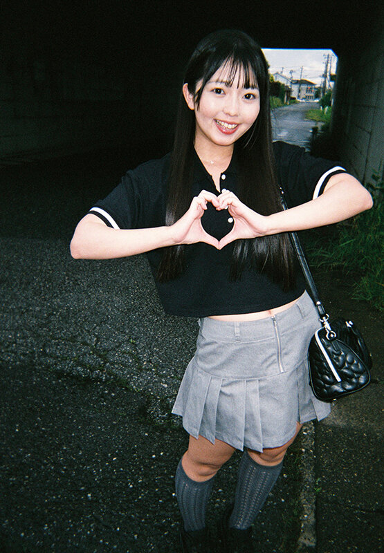 「精子が出るところも中に出されるところも感じたい…」パイパン美少女セフレ泉りおんと真正半外半中出しデート 1枚目