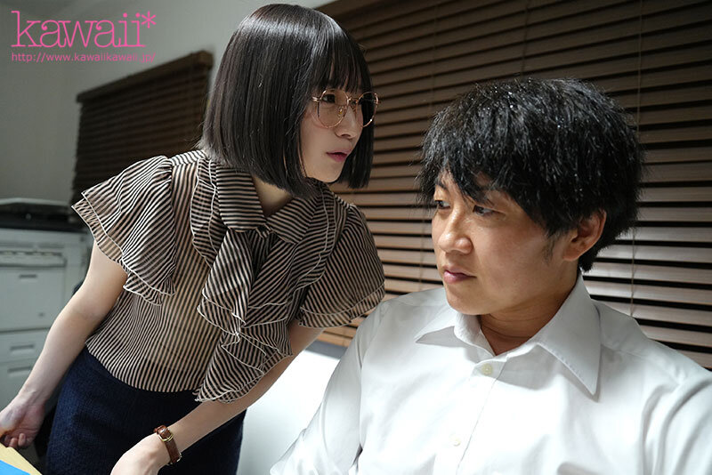 「ゴムなくなっちゃった…生でもいいですよ」終電なくなり後輩女子社員の部屋に… 無防備すぎる部屋着と乳首ポッチに興奮した僕は妻ともしたことない人生初中出し 一晩中モウレツにハメ狂った… 松岡美桜 2枚目