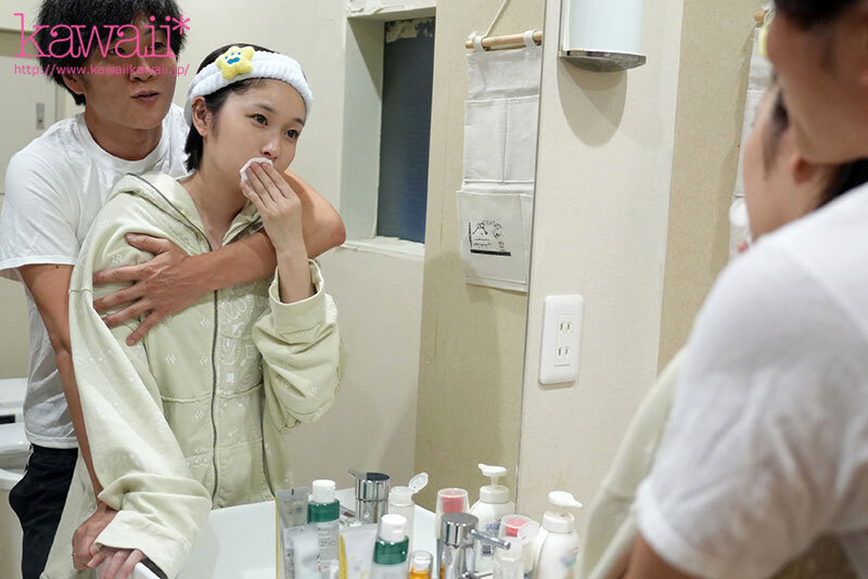 「ゴムなくなっちゃった…生でもいいですよ」終電なくなり後輩女子社員の部屋に… 無防備すぎる部屋着と乳首ポッチに興奮した僕は妻ともしたことない人生初中出し 一晩中モウレツにハメ狂った… 松岡美桜 7枚目