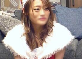*宮の形がわかり腹筋バキバキな無駄な脂肪一切なしのギャル系。 1年で一番ムラムラするクリスマスの夜に初潮吹きしたコスプレSEX。