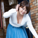 213612朝ゴミ出しする近所の遊び好きノーブラ奥さん