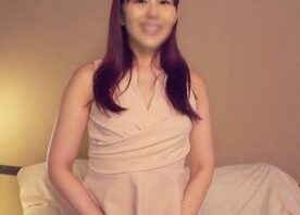 旦那との月2回のセックスだけでは物足りない四十路マダム。 20代の時よりも盛んになっていてその証拠に激しい*宮プレス！まだ妊〇の可能性があるというのに平気で中出しさせてくれました。