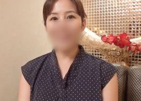 【人妻／熟女】大人の色香漂う45歳会社員OL奥さま。ハリのある美乳スレンダーBODYをバックからガン突き中出しセックス。