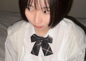 「大きいブラを買いに行くのは恥ずかしくて…」育ちすぎて下着からハミ出る爆乳Gカップを恥ずかしそうに隠す１８歳に生で挿入、最後までゴム付けず大量中出し。