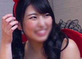 ハロウィンのノリで友達と乱交を楽しむｼﾞｮｼ大生。 Gスポット責めによる初潮吹き。友達の喘ぎ声を聴きながら横並びで仲良く一緒にイク♥