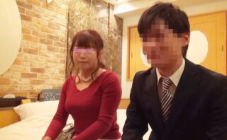 10数年ぶりに再会した同級生男女はラブホテルで1発10万円の連続射精セックスしてしまうのか！？ 3 ●校時代から気になっていたクラスのマドンナの巨乳とデカ尻にフル勃起した既婚者チ○ポと人妻マ○コが互いの家庭を忘れた生セックスは1発限りじゃ収まらない！！ りんか