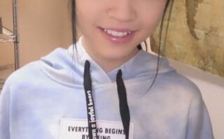 彼氏の指だけで中イキ！ちっぱいの敏感美少女とイチャラブエッチ