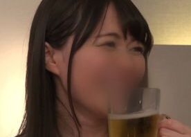 【ハメ撮り】オクトーバーフェスで出会ったノリのいい美人なおねえさん。スレンダーで華奢な色白ボディをビクビクさせながらイキ狂う姿はエロすぎます。