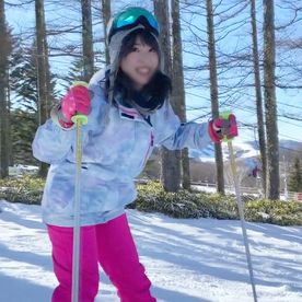 スキーを楽しんでいた冬休み看護系ｼﾞｮｼ大生。 実習詰めで彼氏と会えておらず欲求不満状態。そんな中で見る巨根に惚れて中出しを許したSEX。
