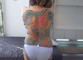 ぽっちゃり体型、巨乳で全身ムチムチ＋背中一面刺青びっしりな奥様(42) 見るからに”反射系”の人間だとわかりますがチンポを求められて言われるがままに中出し。