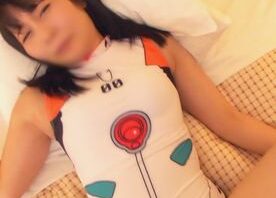 インスタフォロワー8万.知名度上昇中個人コスプレイヤー。 ボディラインくっきりのアニメコスプレ姿に欲望を抑えられず初生ハメをいただきました。