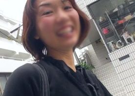 脂肪少なめ骨浮きボディの四十路奥様。 スーパーのレジ打ちパート帰りの不倫SEX。仕事を頑張った後のご褒美生ハメは格別の快感で膣イキが止まらない！