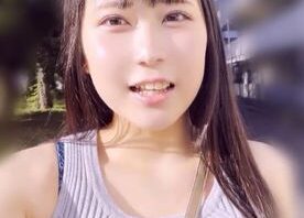 【周囲の目を猛烈に気にする背徳の野外露出】 見つかったら終わりの極限スリル、通り過ぎる通行人に怯えながらも身体を震わせてイキ狂う清楚系美女の秘密の淫らな散歩記録。