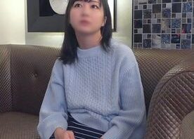 インテリ系で周りからも真面目なイメージを持たれている黒髪ｼﾞｮｼ大生。 初めての生ハメで情けない喘ぎ声を出してとろけながらイクっ♥