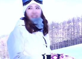 スノボーを滑りこなすカッコいい系色白清楚顔美人。 エッチの時は別人のように乙女。顔真っ赤にしながら潮吹きﾌﾟｼｬｰ‼